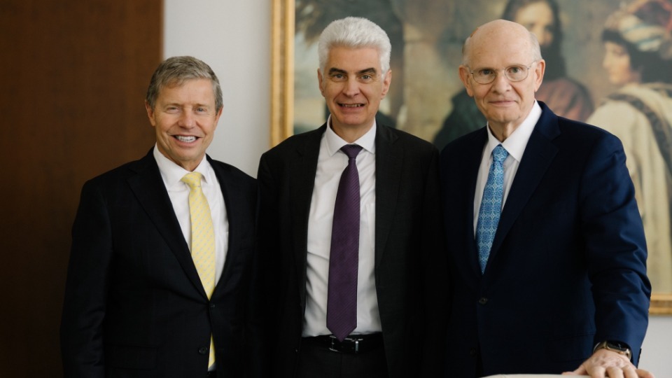 Послания за мир и цел отекват от Букурещ до Барселона